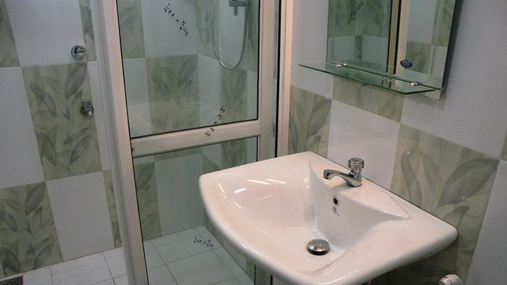 Henderson Airport Residence Negombo