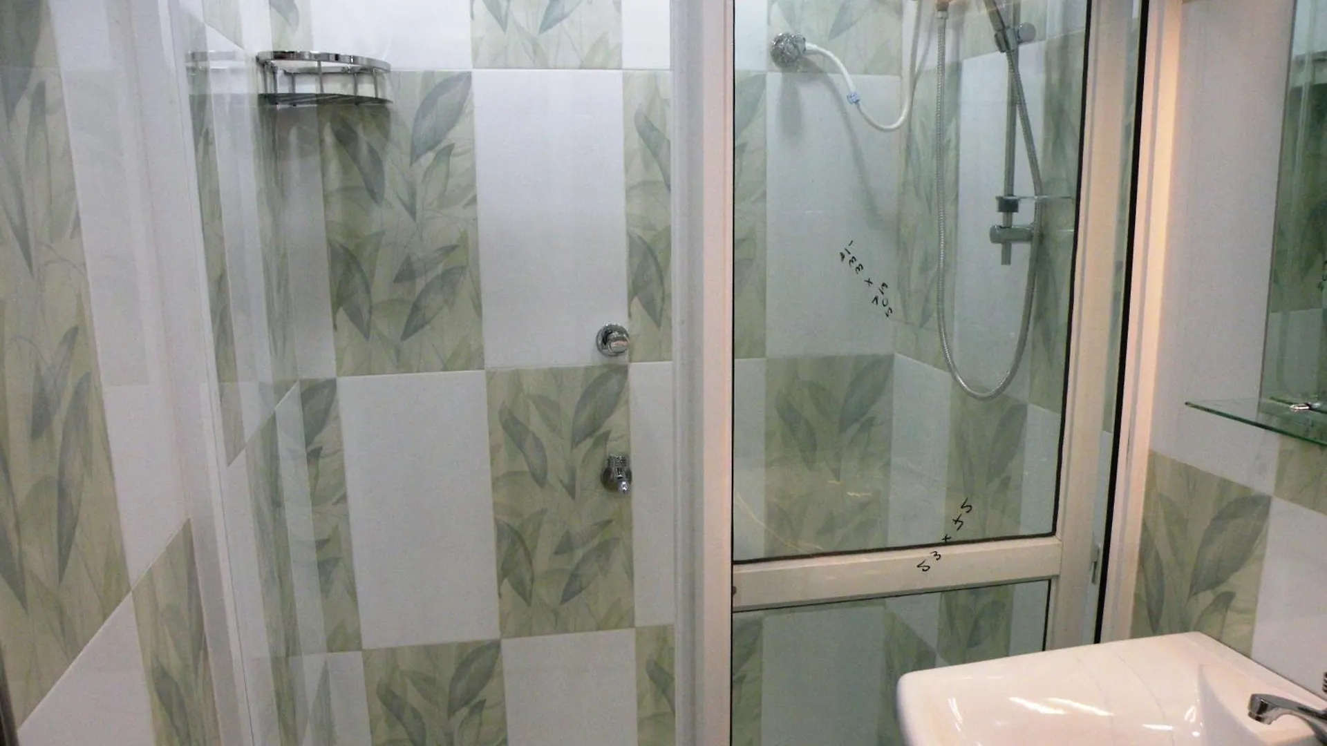 Henderson Airport Residence Negombo