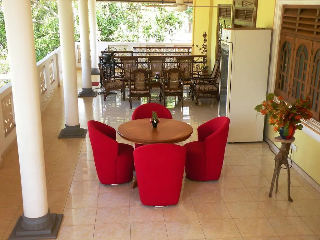 Henderson Airport Residence Negombo