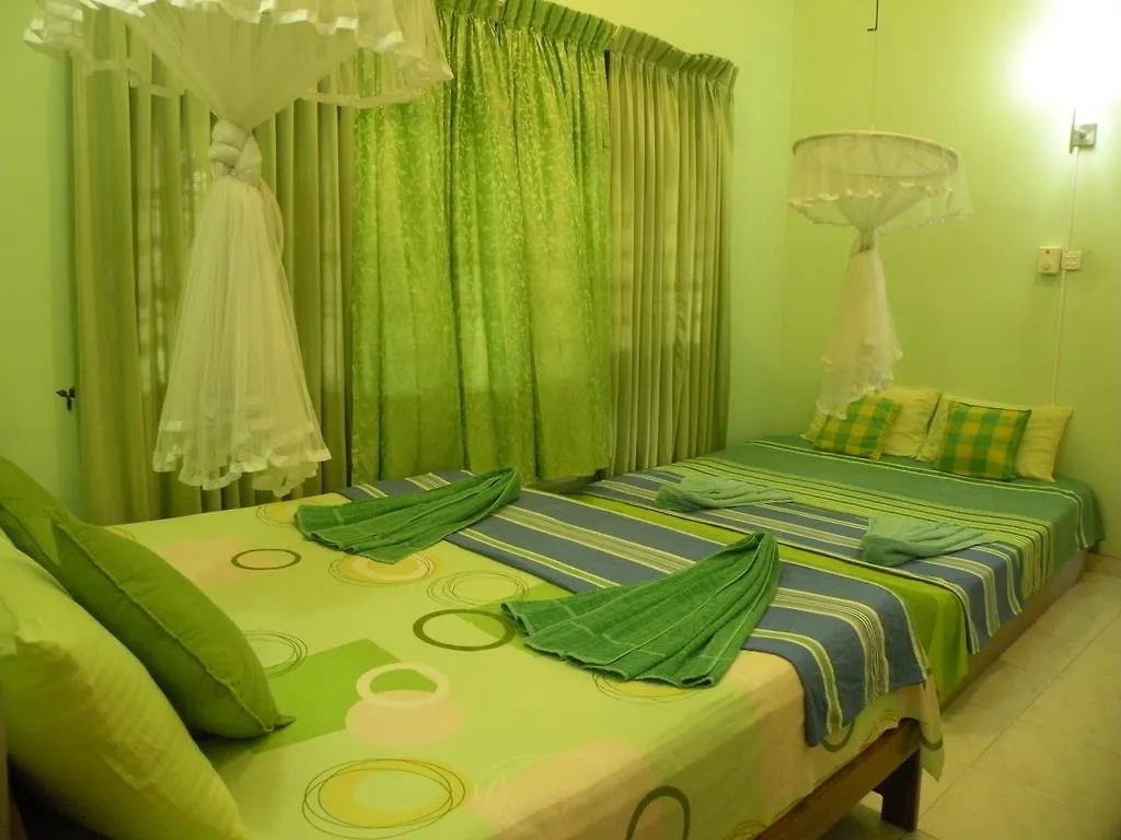 Henderson Airport Residence Negombo 0*,
